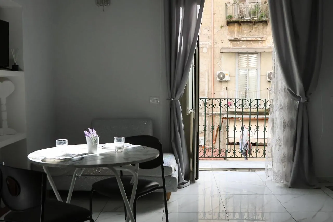 Modern By Sasy In The City Centre Naples Apartment